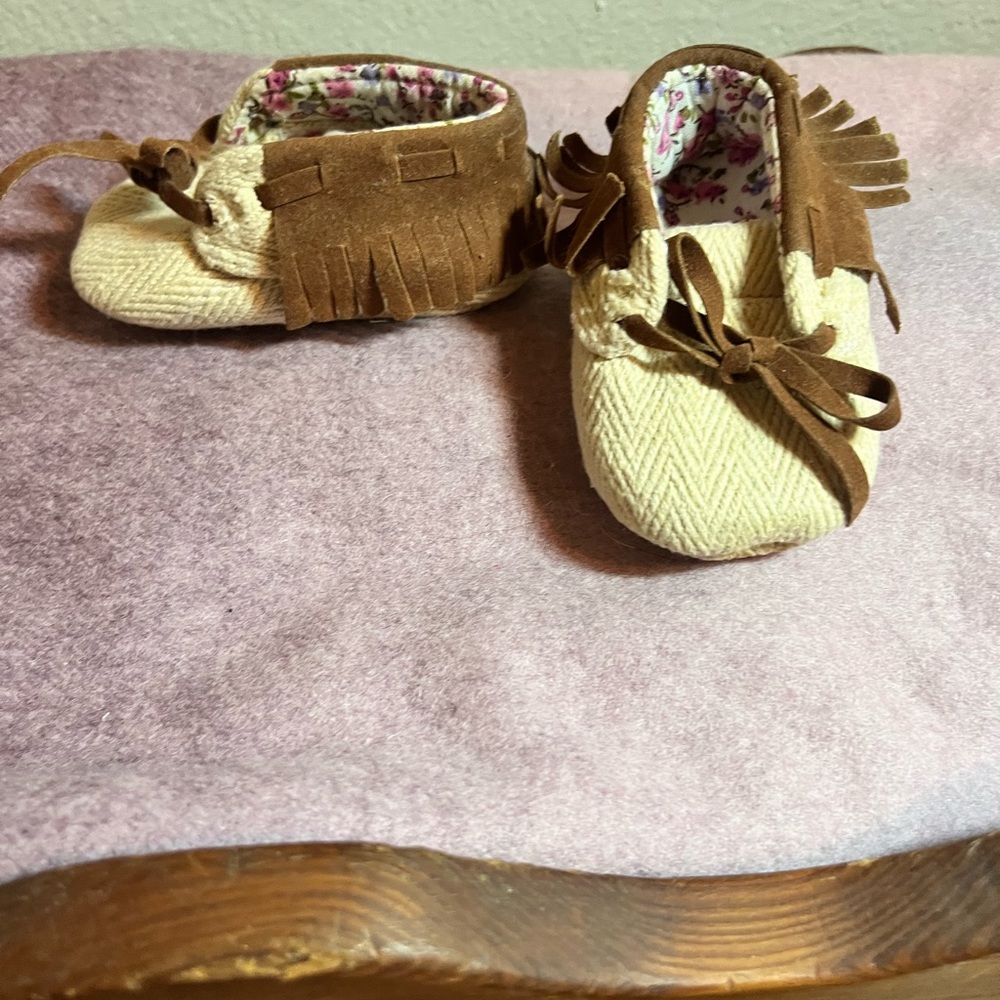 Skidders baby fringe (moccasin look) shoes